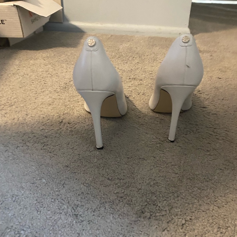 White stiletto heels! - Picture 4 of 9